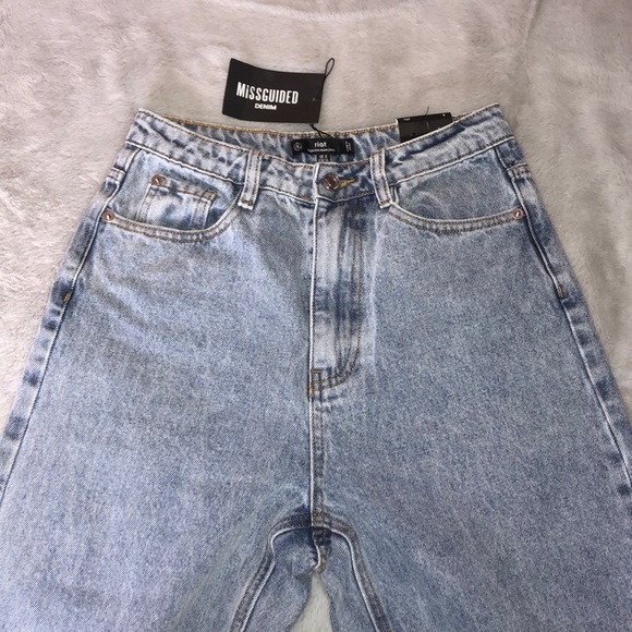 NEW MISSGUIDED Riot High Rise Mom Jeans - Picture 2 of 6